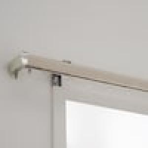 長さが調節できるサイドカバー付き木目調カーテンレールの商品写真