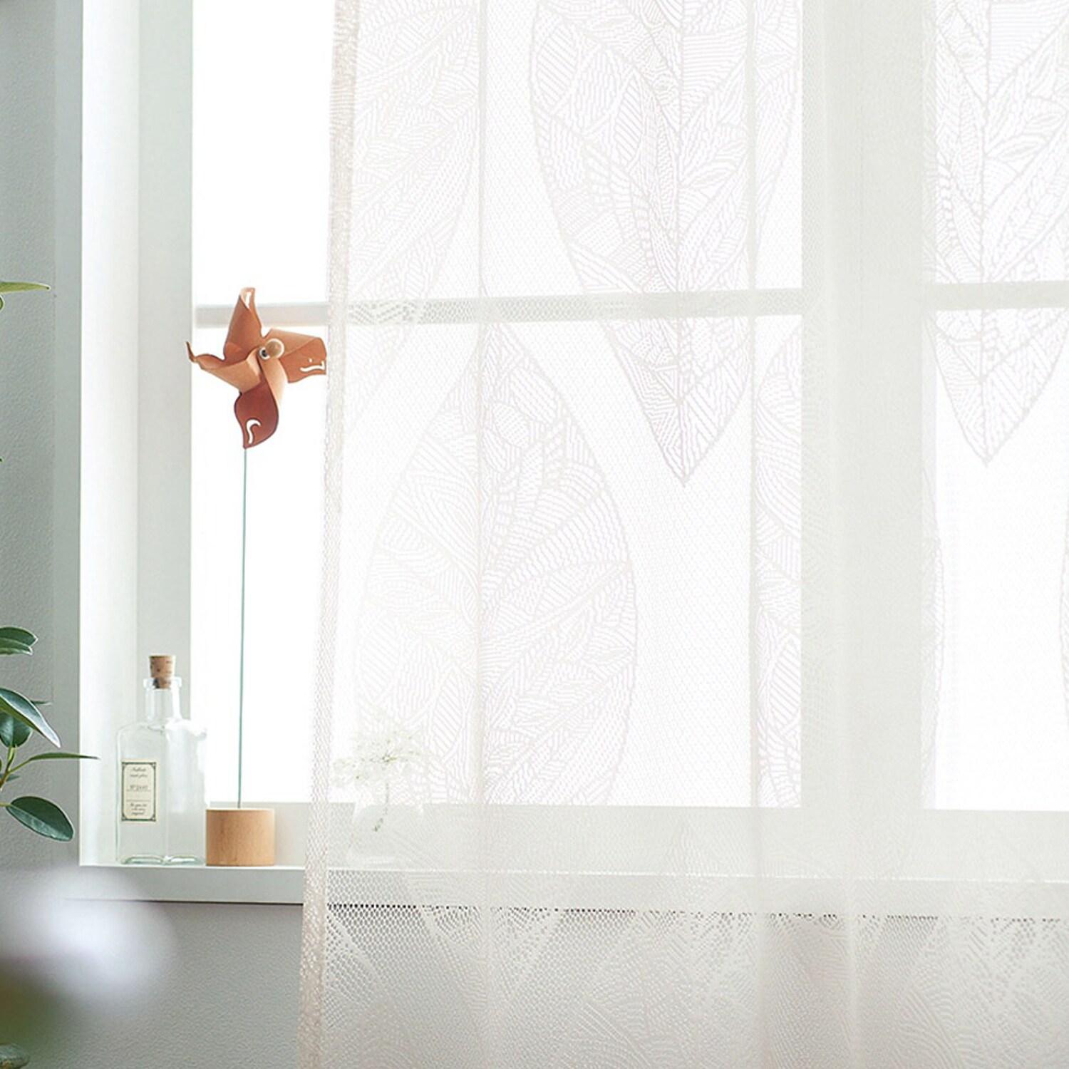 大きなリーフ柄のレースカーテンの商品写真