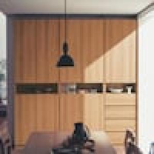 【5月6日までタイムセール】 薄型突っ張りキャビネット[日本製]の商品写真