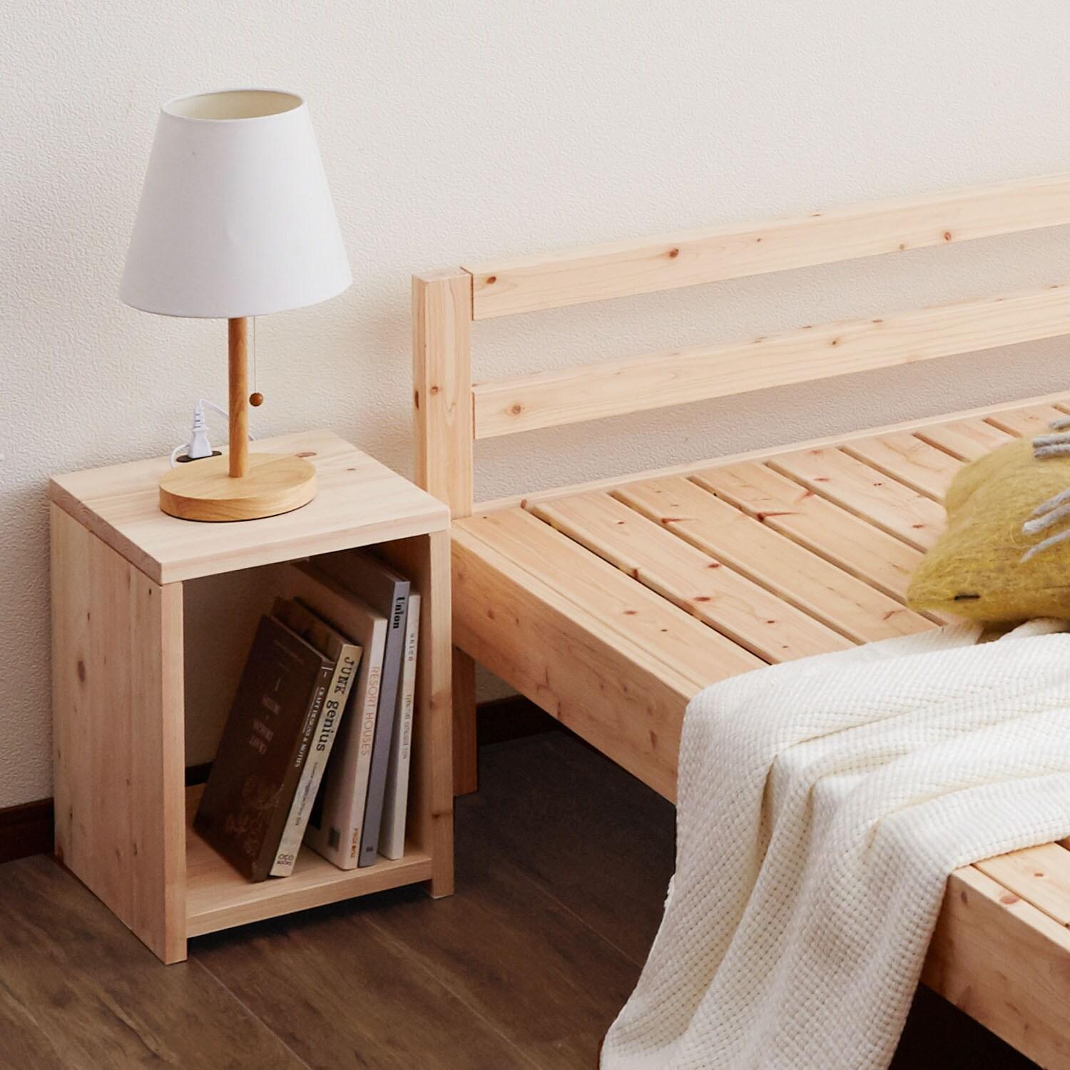 国産ひのきのベッドサイドナイトテーブルの商品写真