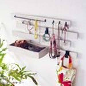 壁にかけられる桐すのこラックの商品写真