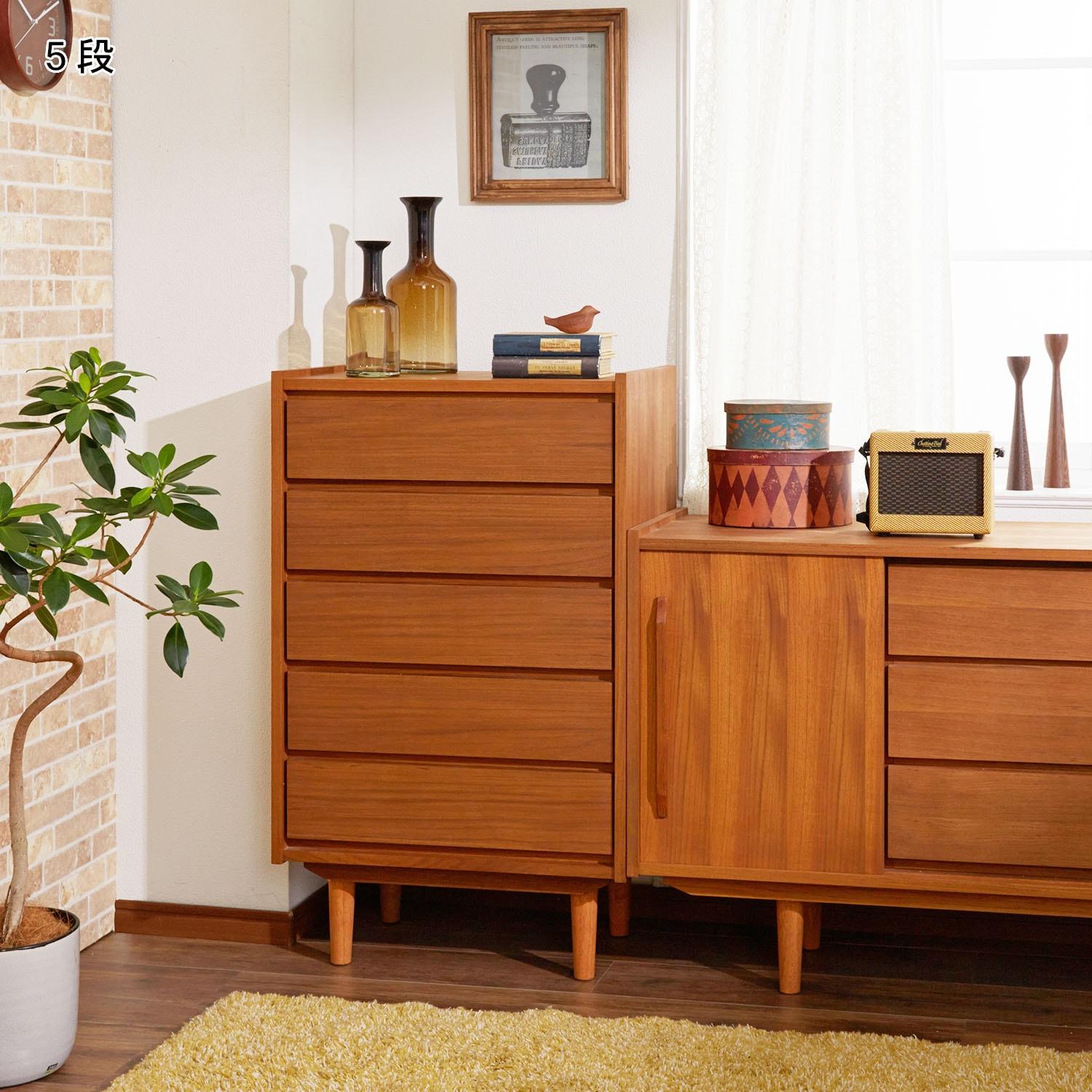 チーク材のリビングチェストの商品写真