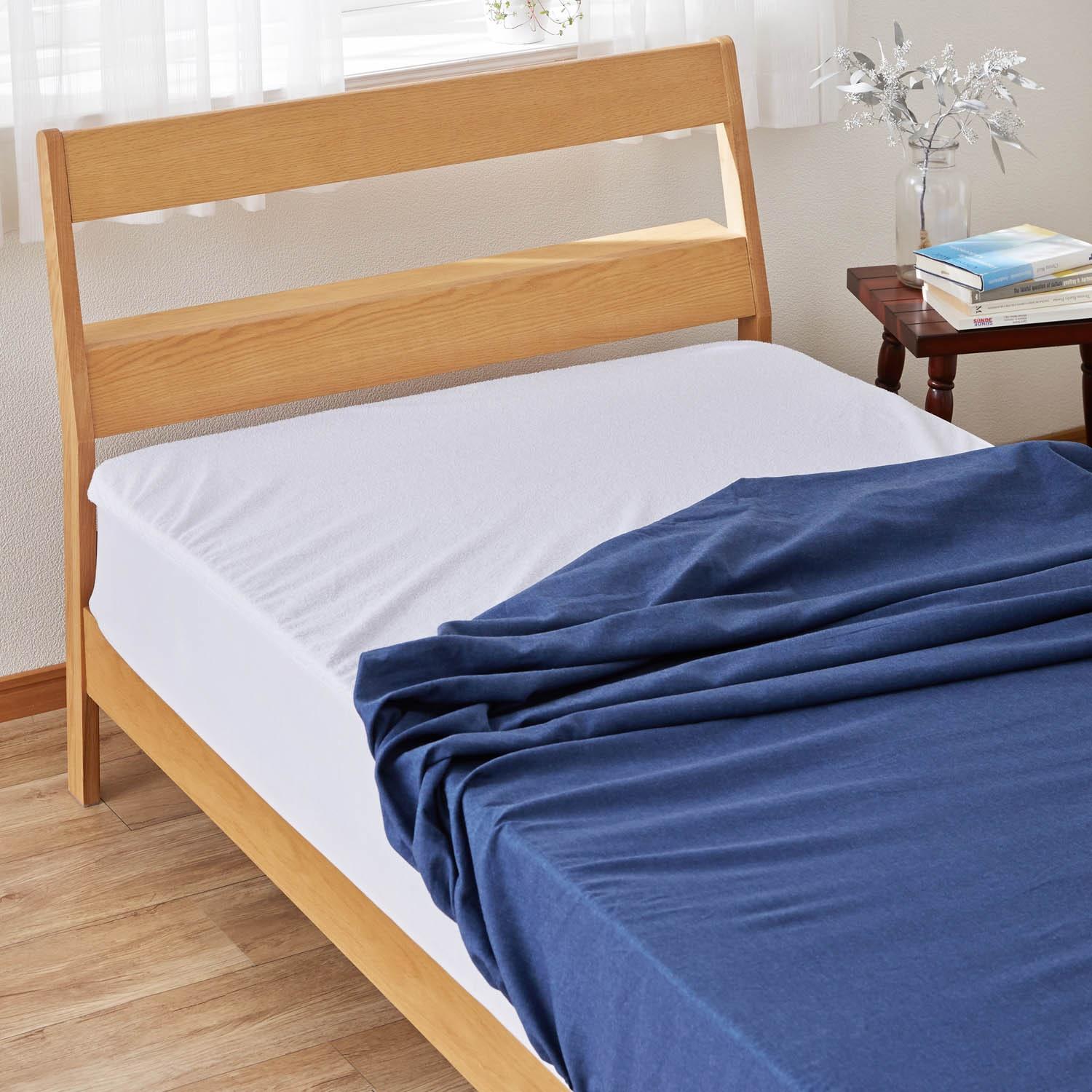 ベッドマットレスにしっかりフィットする綿混素材のマットプロテクターの商品写真