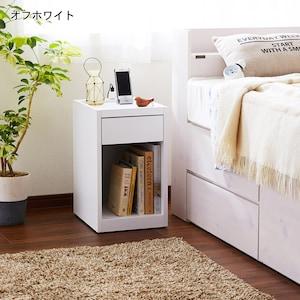 タモ材のベッドサイドテーブルの商品写真