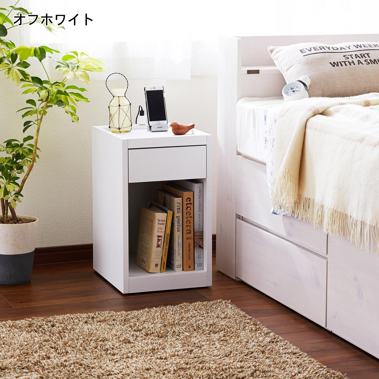 タモ材のベッドサイドテーブルの商品写真