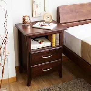ニレ材のベッドサイドチェストの商品写真