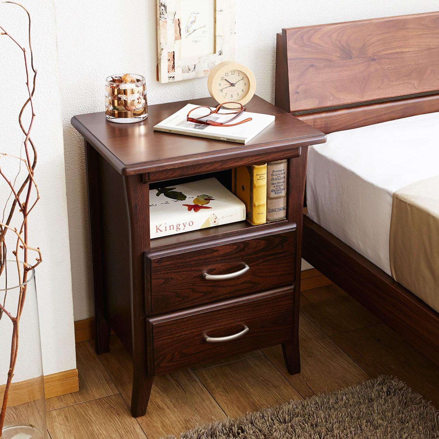 ニレ材のベッドサイドチェストの商品写真