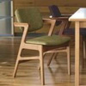 ハーフアームのダイニングチェアの商品写真