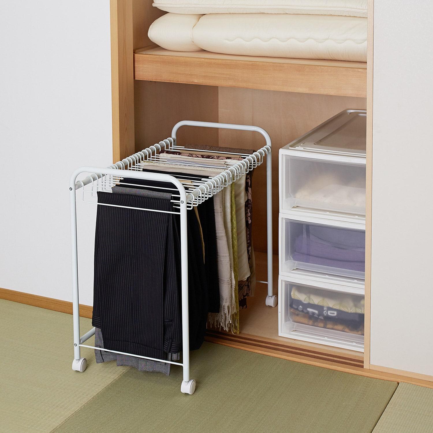 24本掛けられる押入れ用スラックスハンガー 【キャスター付き】の商品写真