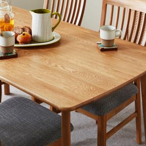 オーク材のダイニングテーブル <4人用>の商品写真