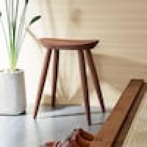 ウォルナット材のエントランススツールの商品写真
