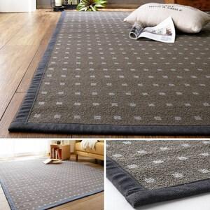 折りたたんで収納できる綿混ジャガードラグ(ポルカドット)の商品写真