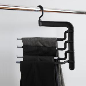 すべりにくい 4段スラックスハンガー 【同時に4本掛けられる】の商品写真