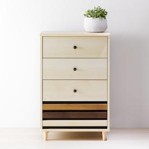 床色と合わせやすい3色引出しのチェストの商品写真