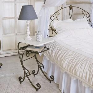 アンティーク調ベッドサイドテーブルの商品写真