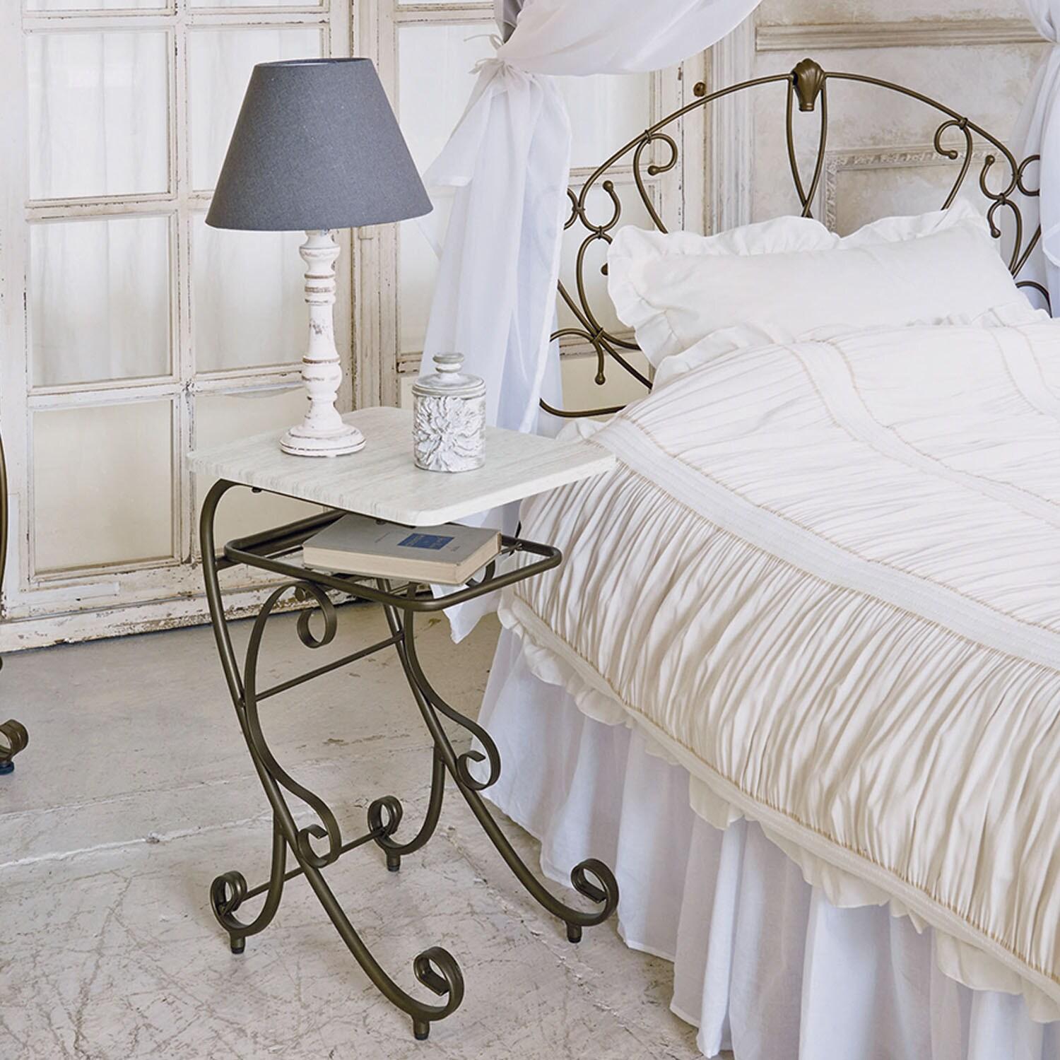 アンティーク調ベッドサイドテーブルの商品写真