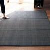クローゼットにも収納できるコンパクトにたためるウレタン入り竹ラグ(チェック)の商品写真