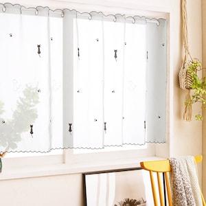 ネコ柄のスカラップカフェカーテンの商品写真