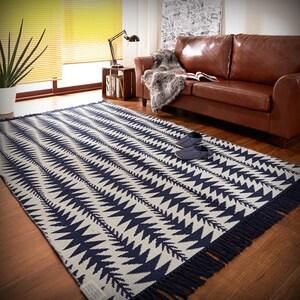 フリンジがかわいいインド綿のラグの商品写真