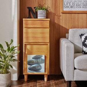 アルダー材の北欧調キャビネットの商品写真