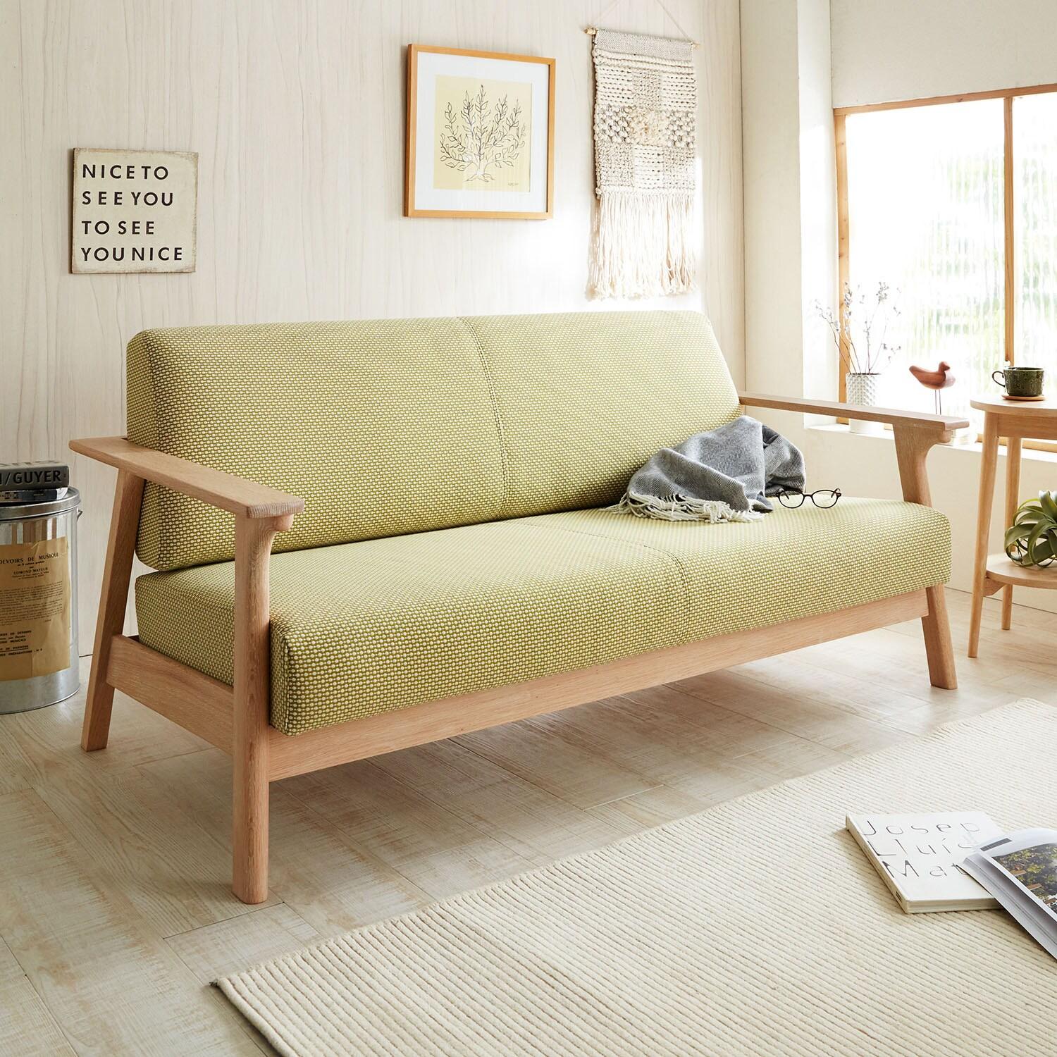 優しい風合いの2人掛けワイド木肘ソファーの商品写真