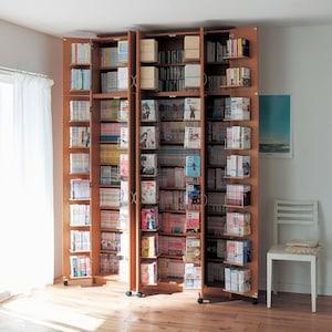 扉裏まで収納できる大容量のコミック・DVD収納ラックの商品写真