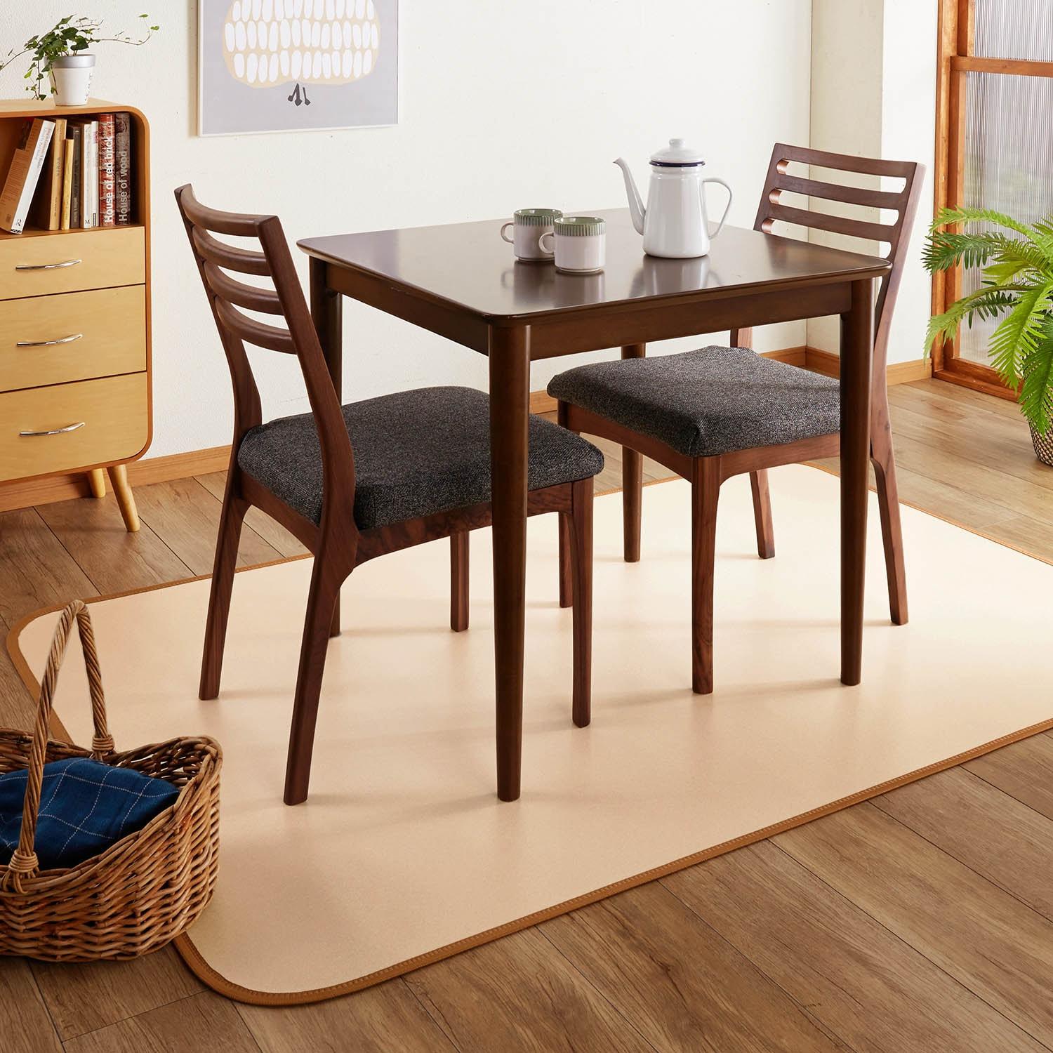 簡単お手入れの拭けるダイニングラグの商品写真