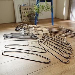 すべりにくい!カジュアルハンガー30本セットの商品写真