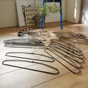 すべりにくい!カジュアルハンガー30本セットの商品写真