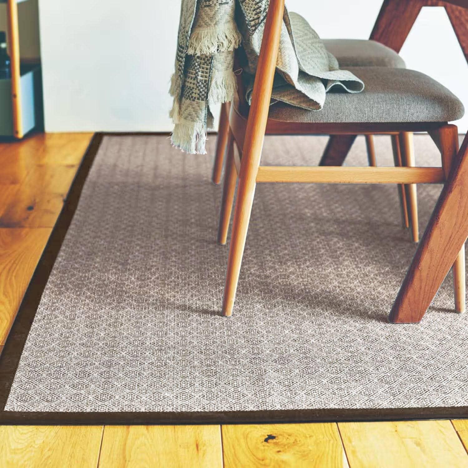 汚れにくい素材の拭けるダイニングラグの商品写真