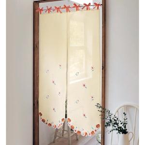 刺繍たっぷりのリンゴ柄カットワークのれんの商品写真