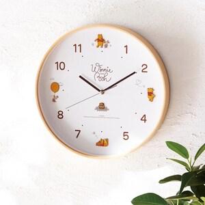 ナチュラルデザインの木枠掛け時計(選べるキャラクター)の商品写真