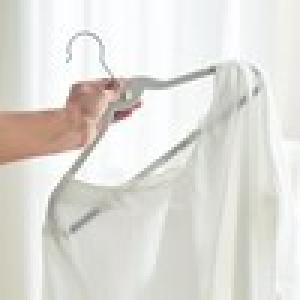 すべりにくいフロッキー加工の衣類ハンガー30本セットの商品写真