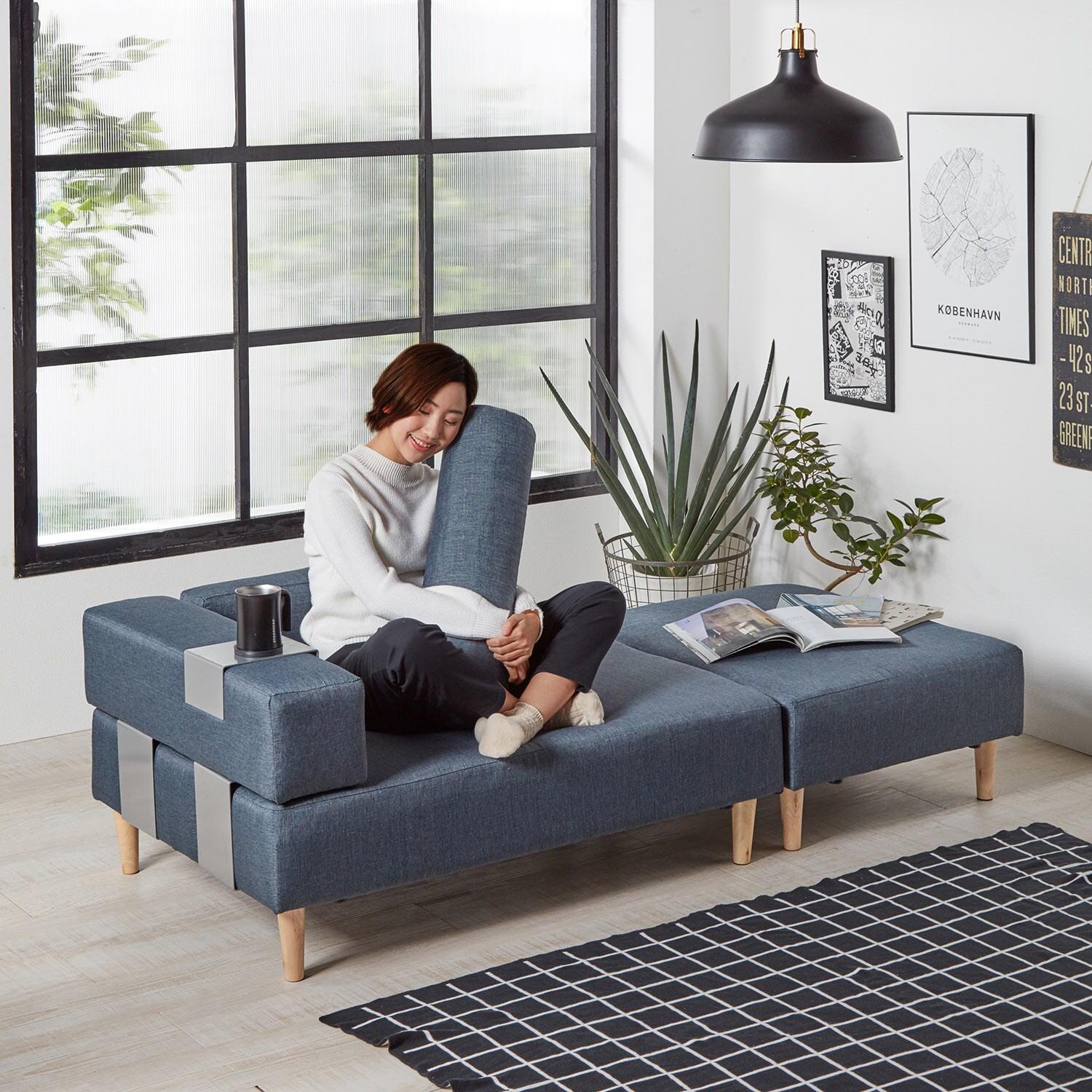 あぐらがかけるカウチソファーの商品写真