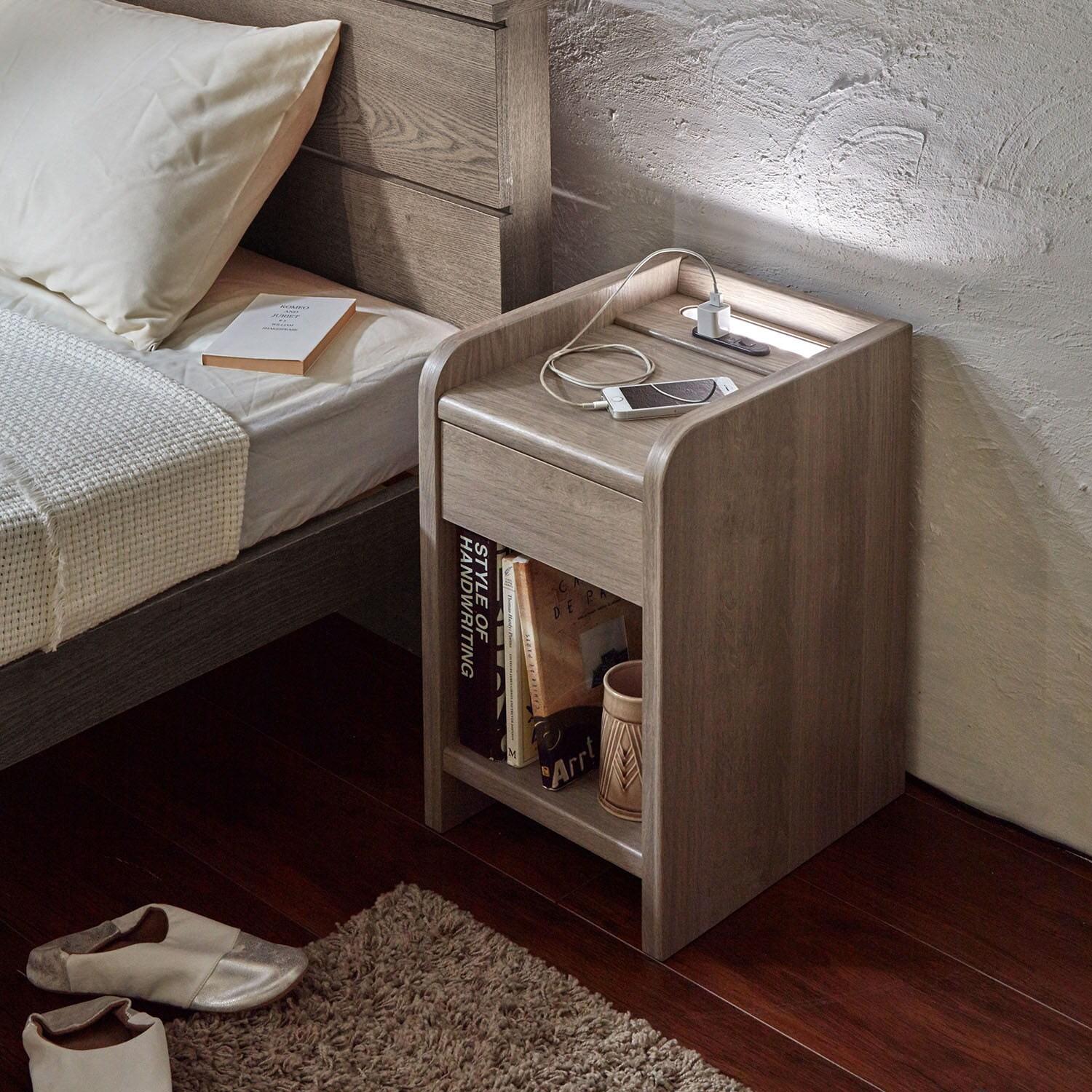 グレイッシュモダンなコンセント&照明付きベッドサイドテーブルの商品写真