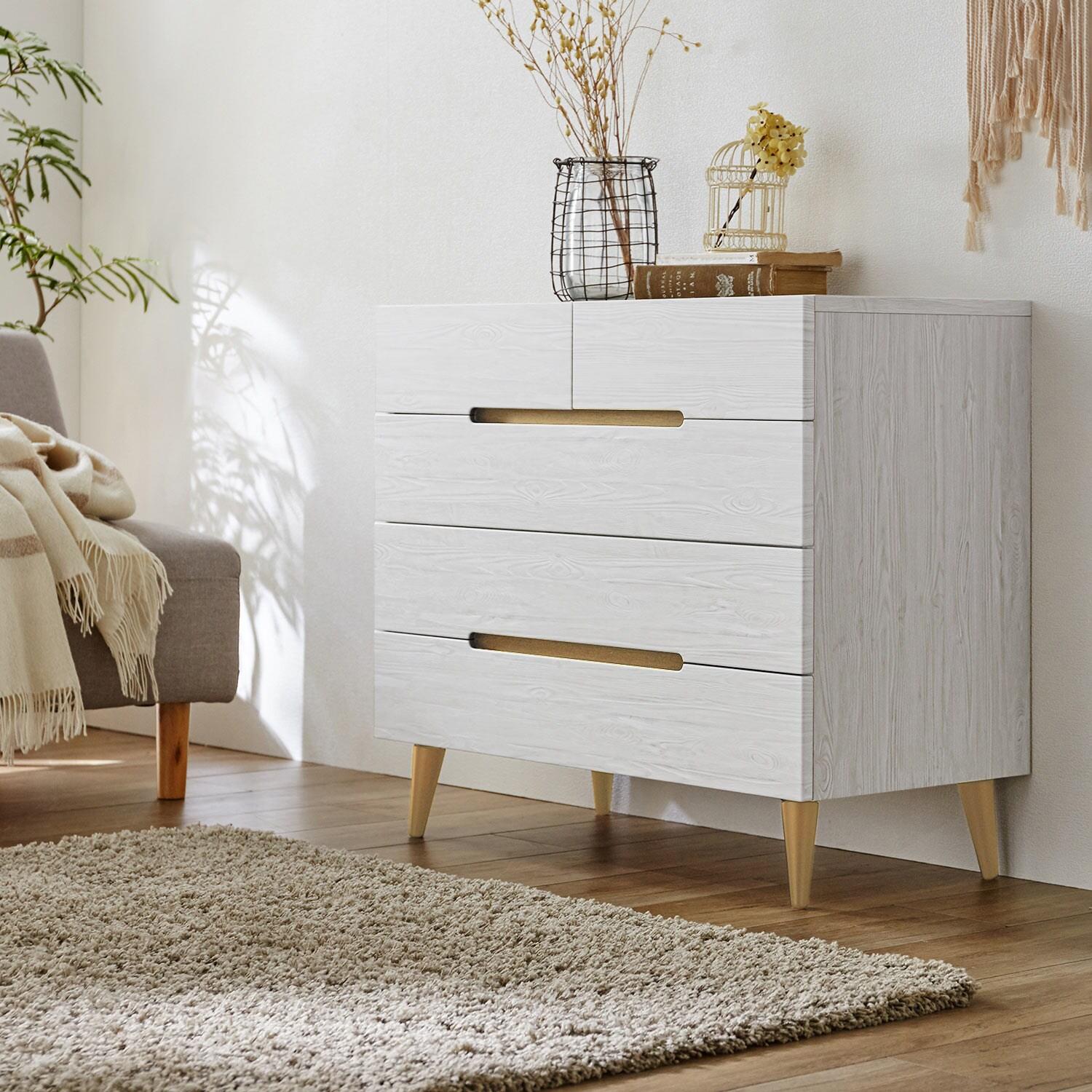 すっきりしたデザインのリビングチェストの商品写真