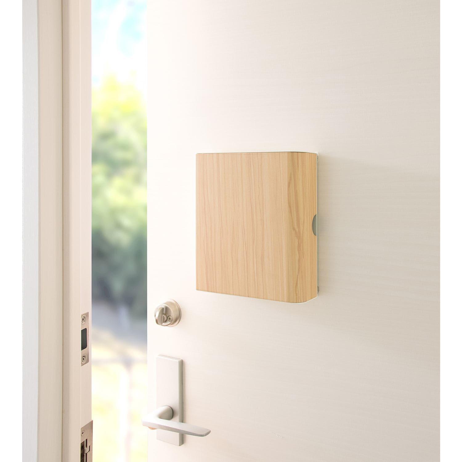 木目柄壁掛けキーボックス・収納ボックス 【マグネットでもねじでも設置可能】の商品写真