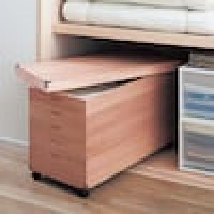 [日本製]たとう紙が入る柿渋仕上げのキャスター付き桐衣装箱(奥行42cm)の商品写真