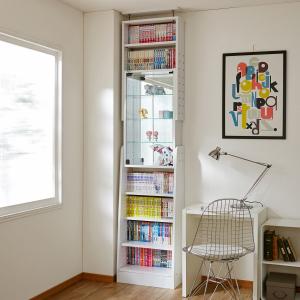 突っ張り薄型コレクションラックの商品写真