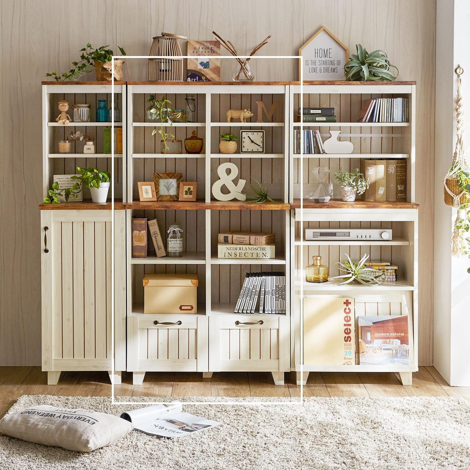 高さを抑えたカントリー調の引出し付きオープンラック(幅77cm)の商品写真