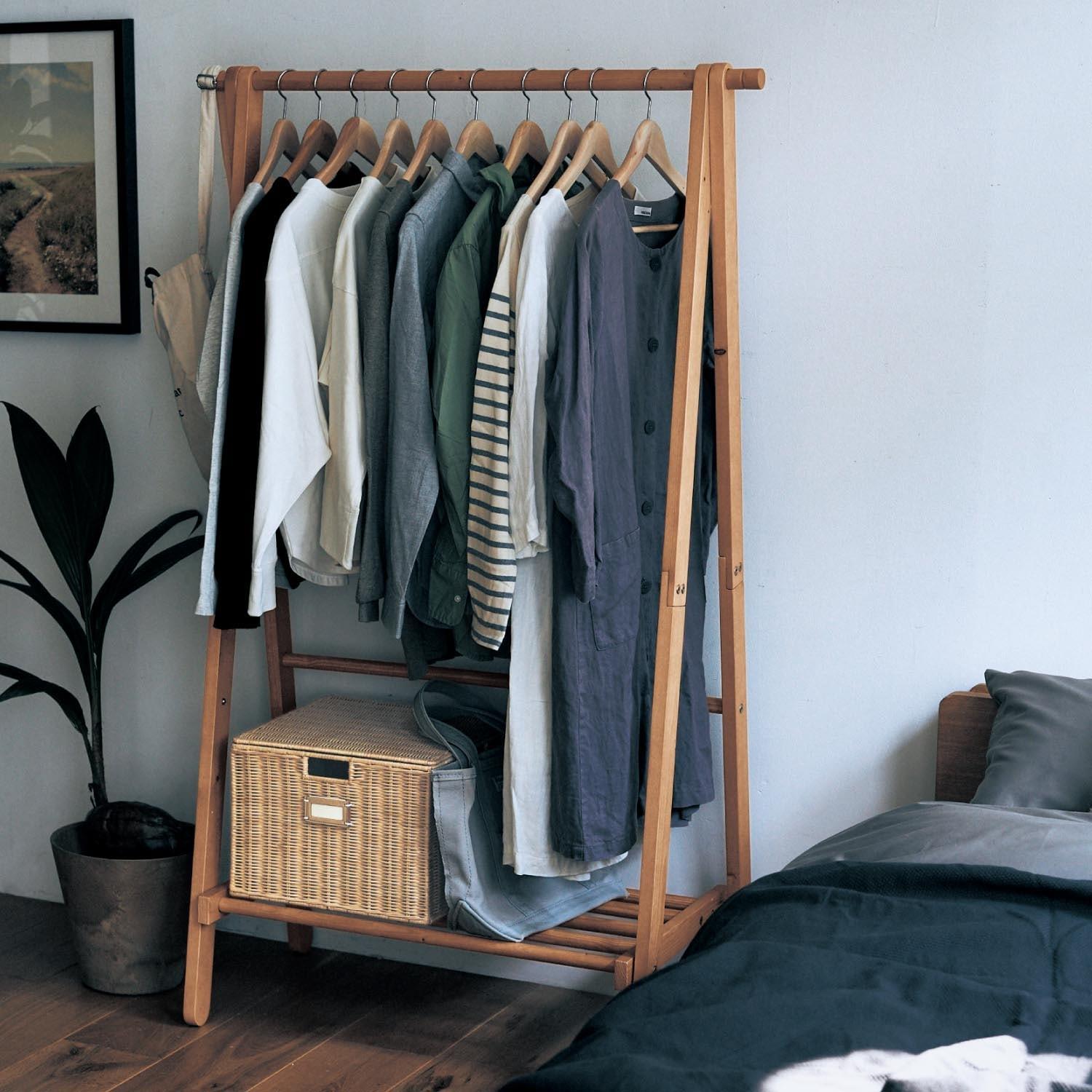 【5月6日までタイムセール】 パイン材の折りたたみ式頑丈ハンガーラック <幅70/幅90cm>の商品写真