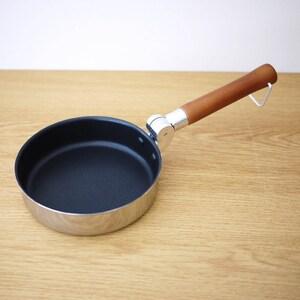 取っ手がコンパクトに折りたためるフライパンン <14cm>【IH対応】の商品写真