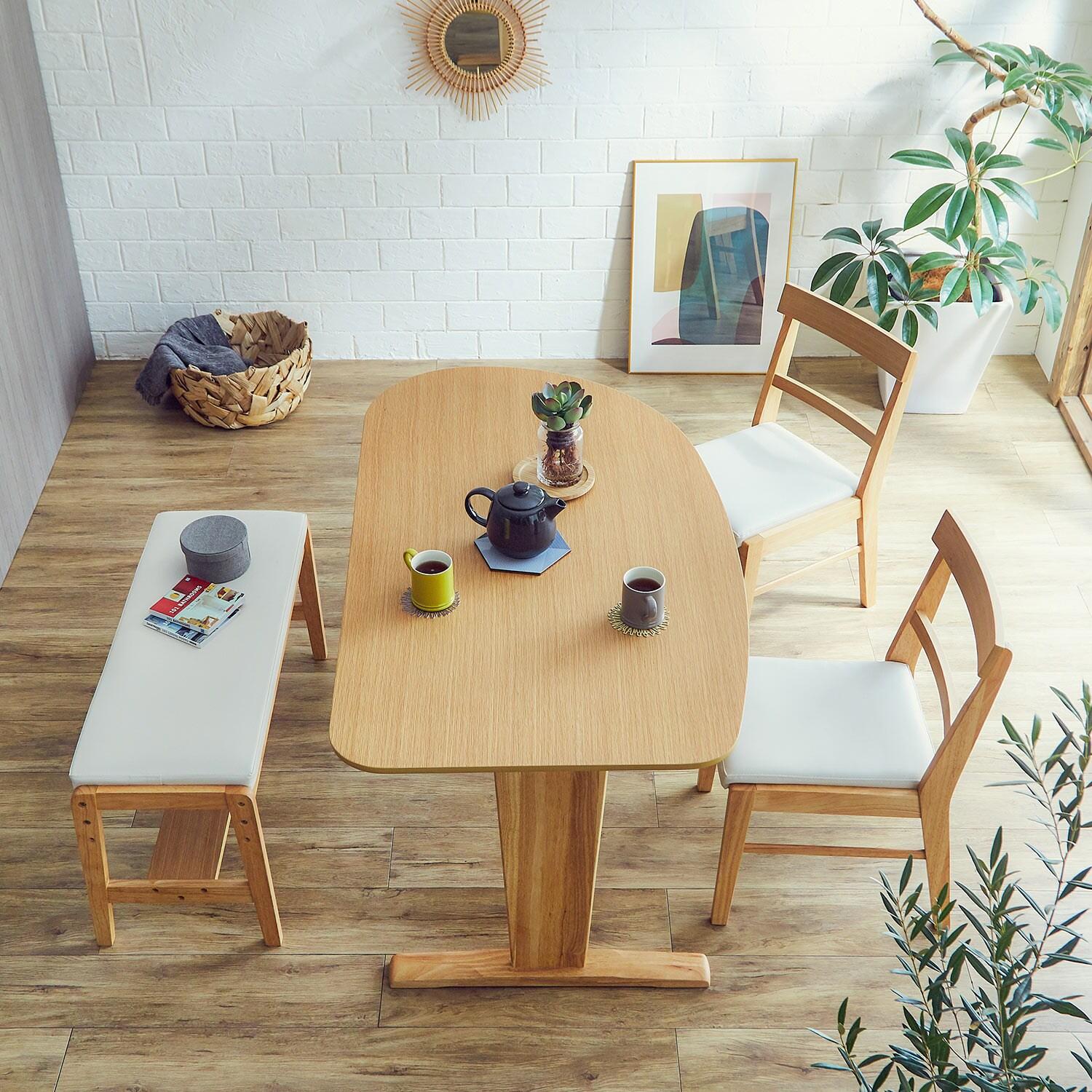 オーク材の出入りがしやすいダイニングテーブル <4人用>の商品写真