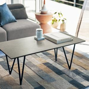 セラミック天板のシックモダンなリビングローテーブルの商品写真