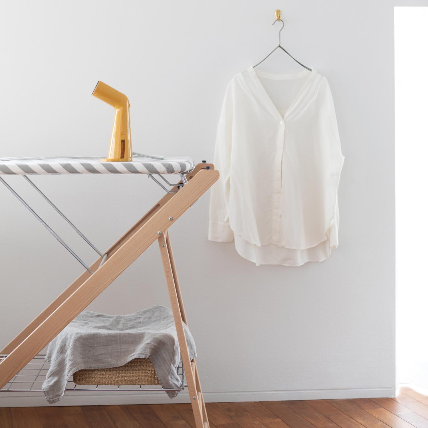 プレスもできる衣類用スチーマーの商品写真