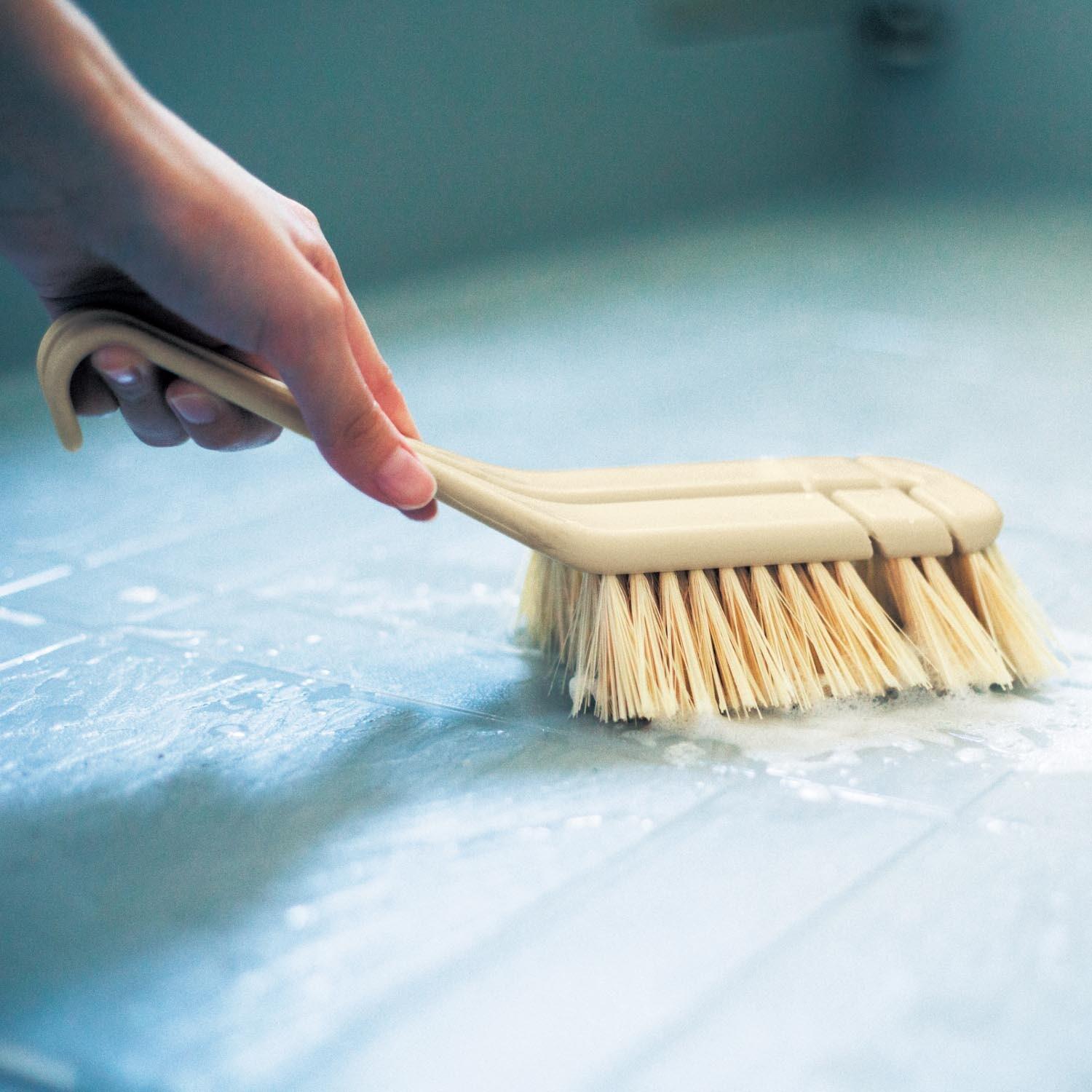 浴槽のカーブにフィットして洗いやすいお風呂ブラシ[日本製]の商品写真