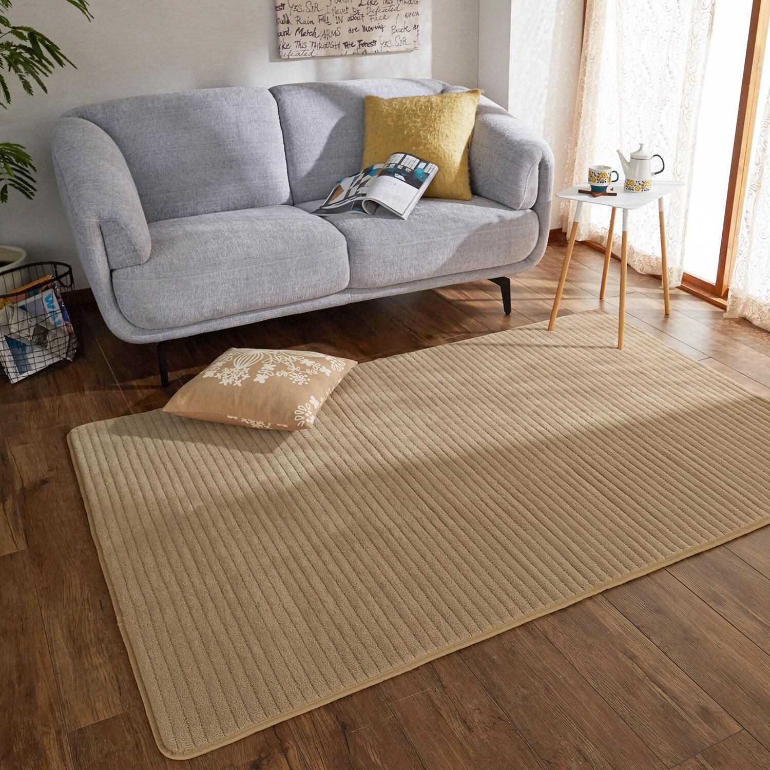 コンパクトに収納できるコーデュロイ調ラグの商品写真