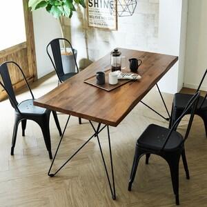 重厚感のあるウォルナット無垢材のダイニングテーブル <4人用>の商品写真