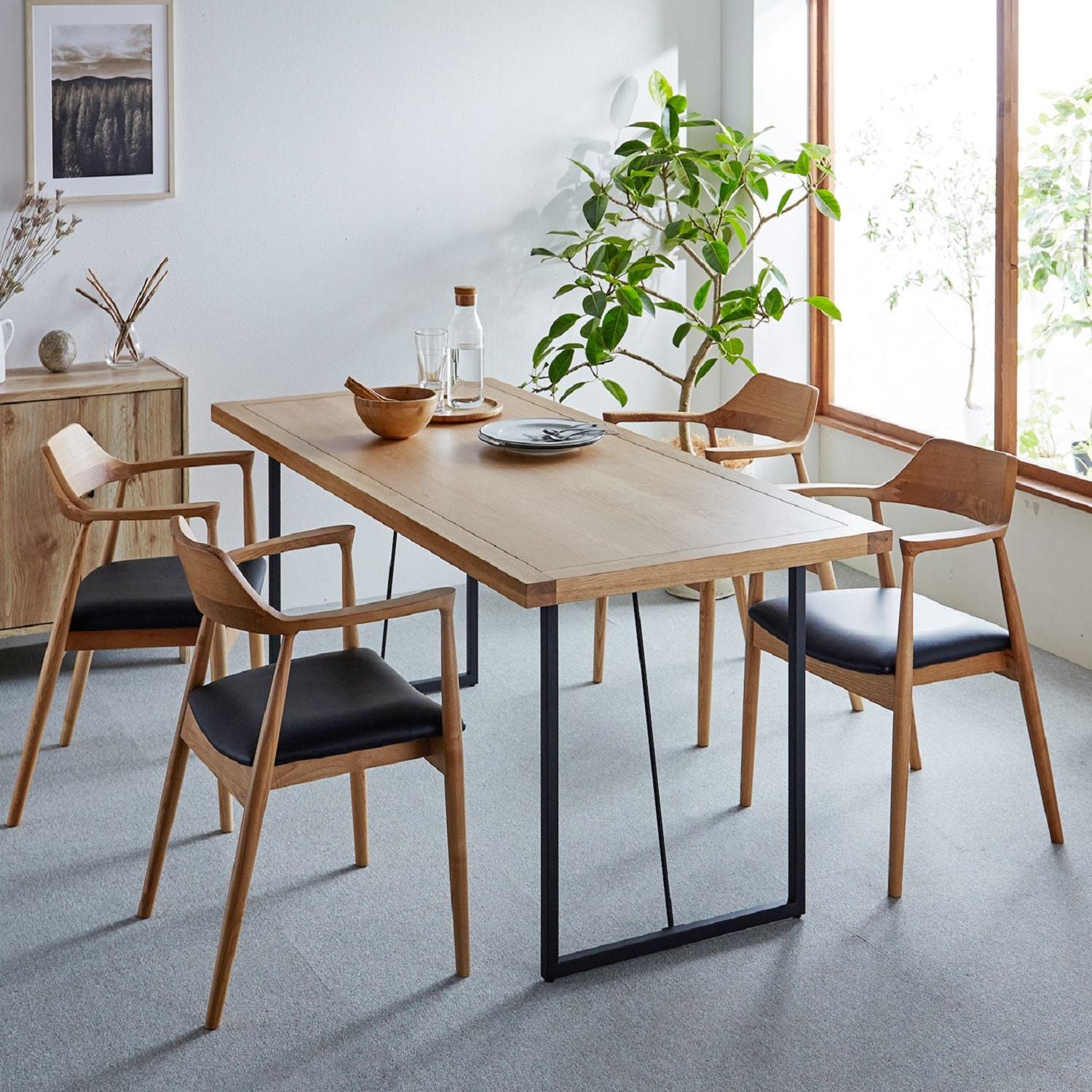 オーク材のスチール脚ダイニングテーブル <4人用/6人用>の商品写真