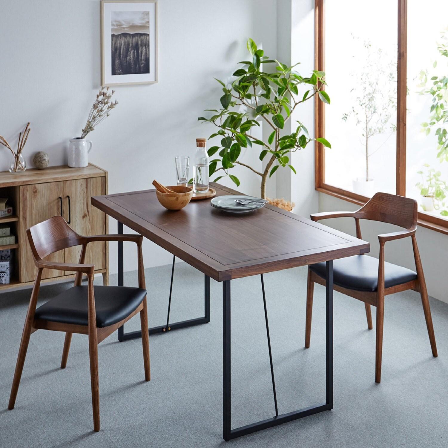 ウォルナット材のスチール脚ダイニングテーブル <4人用/6人用>の商品写真